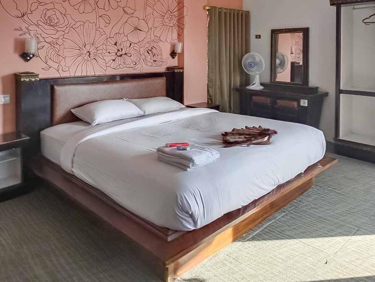 Hotel Ananda Syariah Redpartner Bukittinggi Exteriör bild